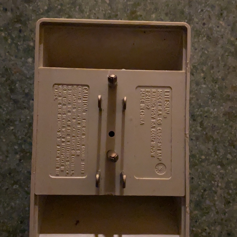 Multiple outlet - Picture 3 of 3
